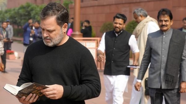 राहुल गांधी के हाथ कैसे लगी जनरल नरवणे की ‘अप्रकाशित’ किताब?