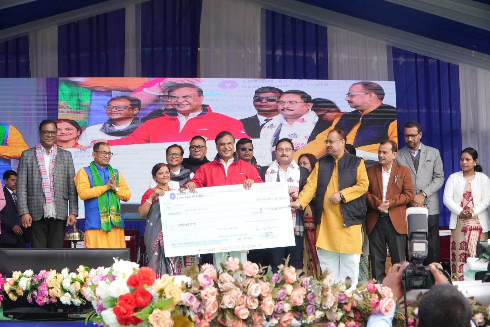 असम CM ने 31,017 महिला उद्यमियों को ₹10,000 के चेक दिए, 15.59 लाख महिलाएं अब तक सशक्त