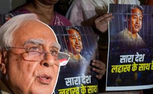 कैसे कपिल सिब्बल ने सुप्रीम कोर्ट में सोनम वांगचुक की हिरासत पर उठाए सवाल और गांधीजी का उदाहरण दिया