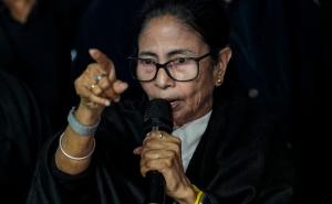 সুপ্রিম কোর্টে স্বস্তি মমতা বন্দ্যোপাধ্যায়ের, নির্বাচন কমিশনকে নোটিস দিয়ে ‘সংবেদনশীলতা’র বার্তা শীর্ষ আদালতের