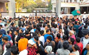 পাবনার দুই আসনে ভোট পুনর্গণনার দাবিতে ডিসি অফিস ঘেরাও বিএনপির