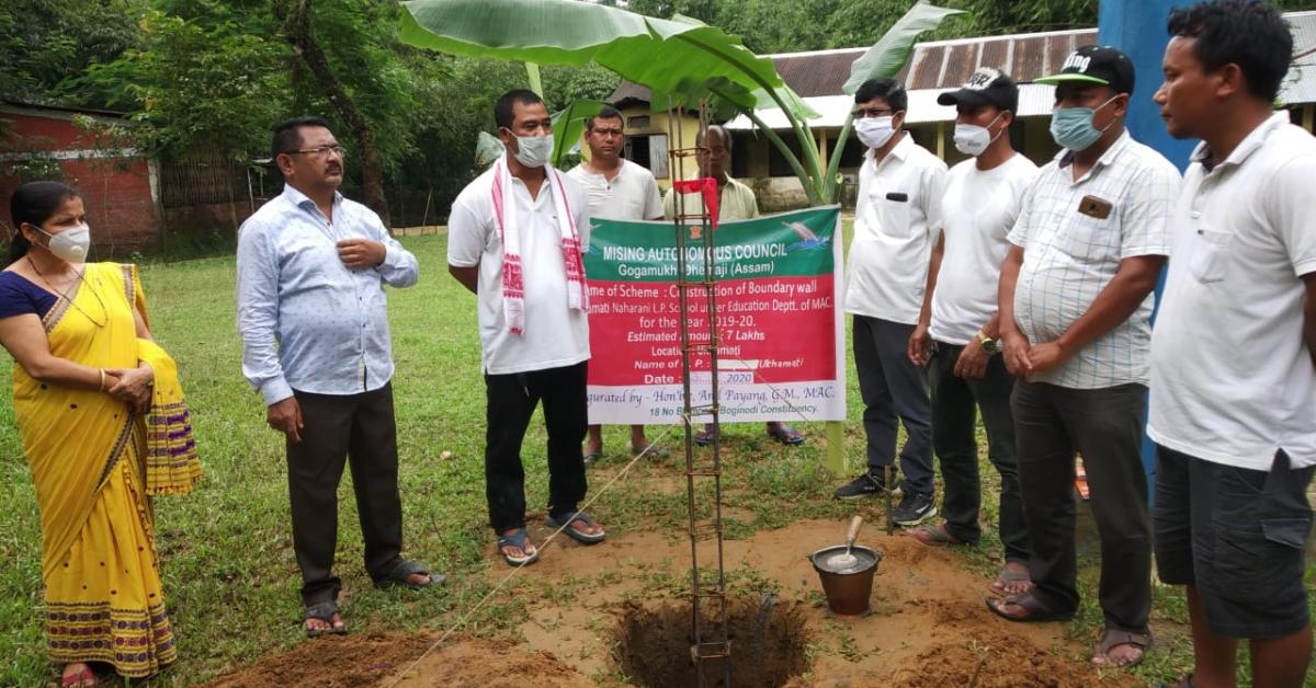 লখিমপুৰৰ ওখমাটিত  মিছিং স্বায়ত পৰিষদৰ আঁচনিৰ নিৰ্মাণকাৰ্য্য শুভাৰম্ভণী 