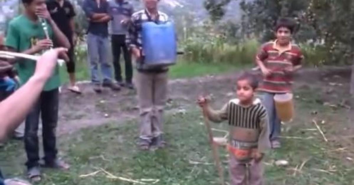 Viral Video: Pakistani boys playing music using empty tin cans