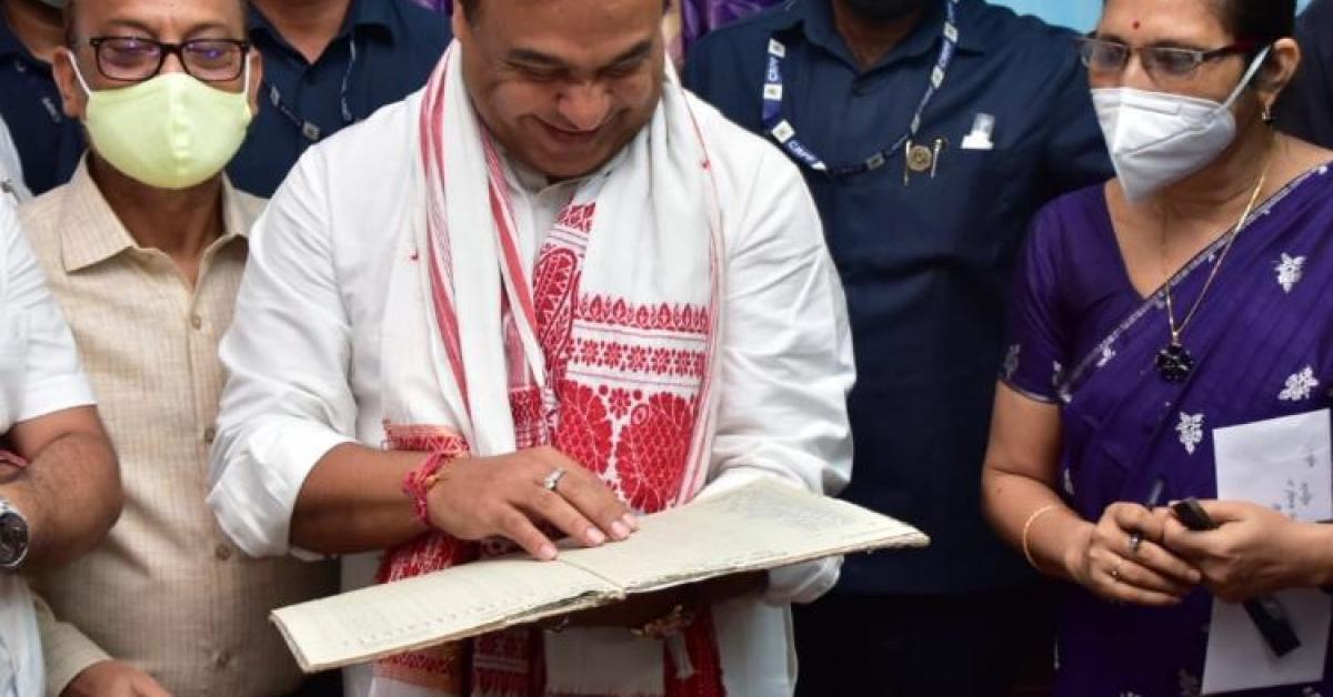 শিক্ষাৰ আদিপাঠ গ্ৰহণ কৰা যোৰহাট বাল্য ভৱন পৰিদৰ্শন কৰে মুখ্যমন্ত্ৰী হিমন্ত বিশ্ব শৰ্মাই