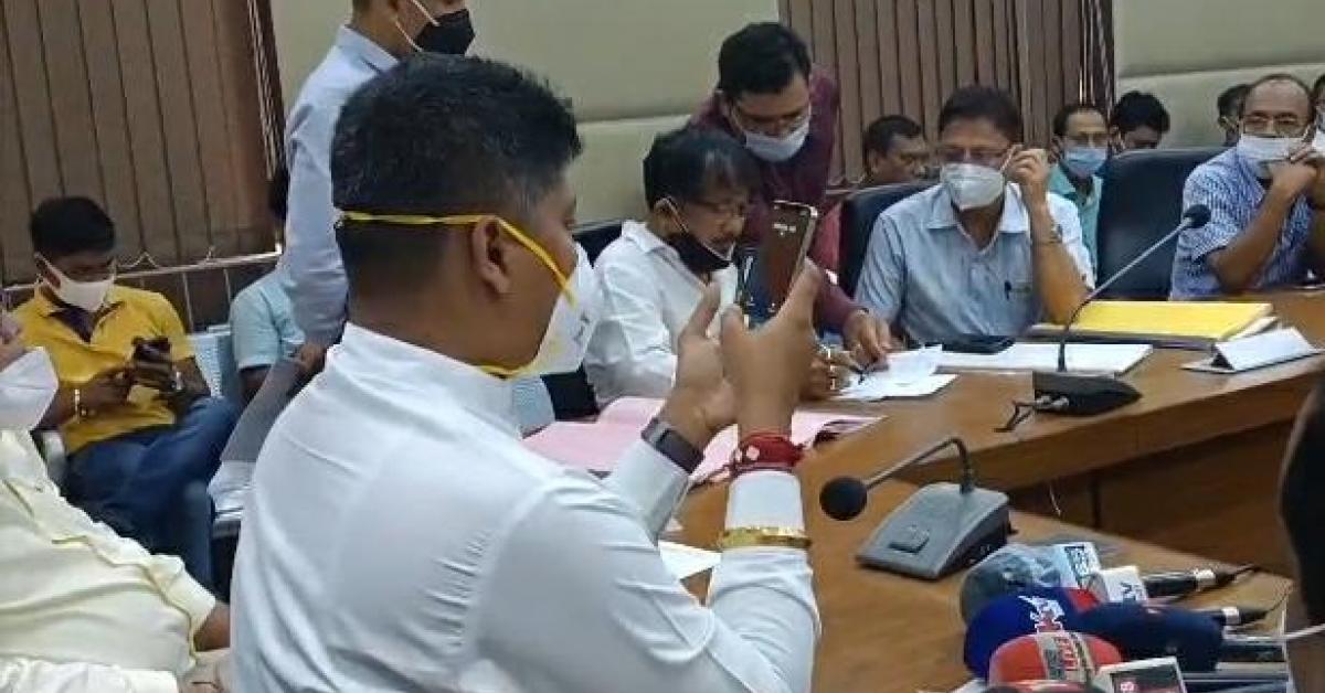 জল সম্পদ বিভাগৰ মুখ্য অভিযন্তা কাৰ্যালয়ত মন্ত্ৰী পীযুষ হাজৰিকাৰ ছাডেন ভিজিট