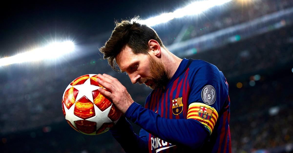 Lionel Messi breaks down in tears as he’s given standing ovation at Barcelona farewell press conference