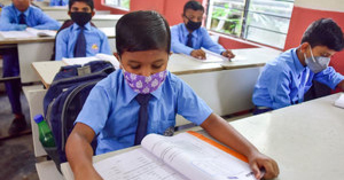 নৱম আৰু দশম শ্ৰেণীৰ পাঠ্যক্ৰমৰ প্ৰায় ৪০ শতাংশ হ্ৰাস কৰাৰ সিদ্ধান্ত