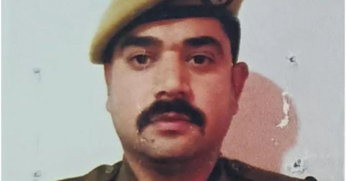 J&K cop killed, daughter injured as terrorists open fire in Srinagar