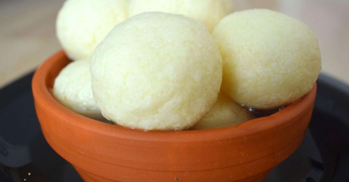 ৰসগুলা আকাৰ ডাঙৰ হোৱাটোৰ গুৰুলাগুৰুলকৈ প্ৰহাৰ!