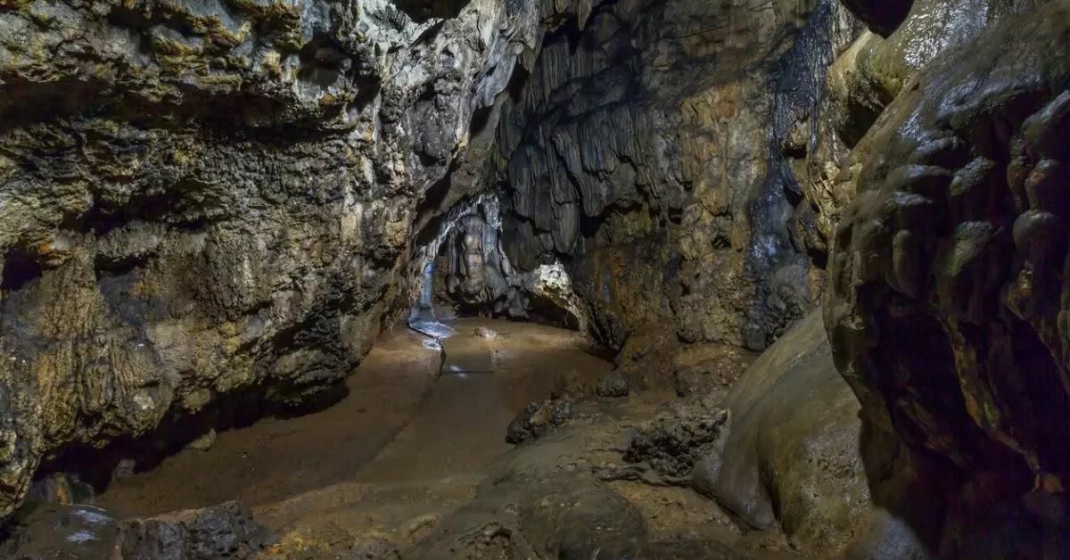 meghalaya's mawmluh cave