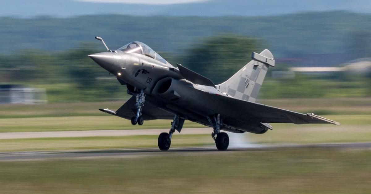 भारत-फ्रांस के बीच अतिरिक्त राफेल लड़ाकू विमानों की डील की संभावना तेज