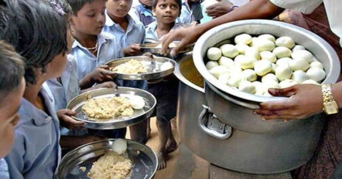 শিশুদের খাবারে ডিম-সবজি নেই অভিযোগ, বালুরঘাটে অঙ্গনওয়াড়ি কর্মীকে ঘিরে বিক্ষোভ