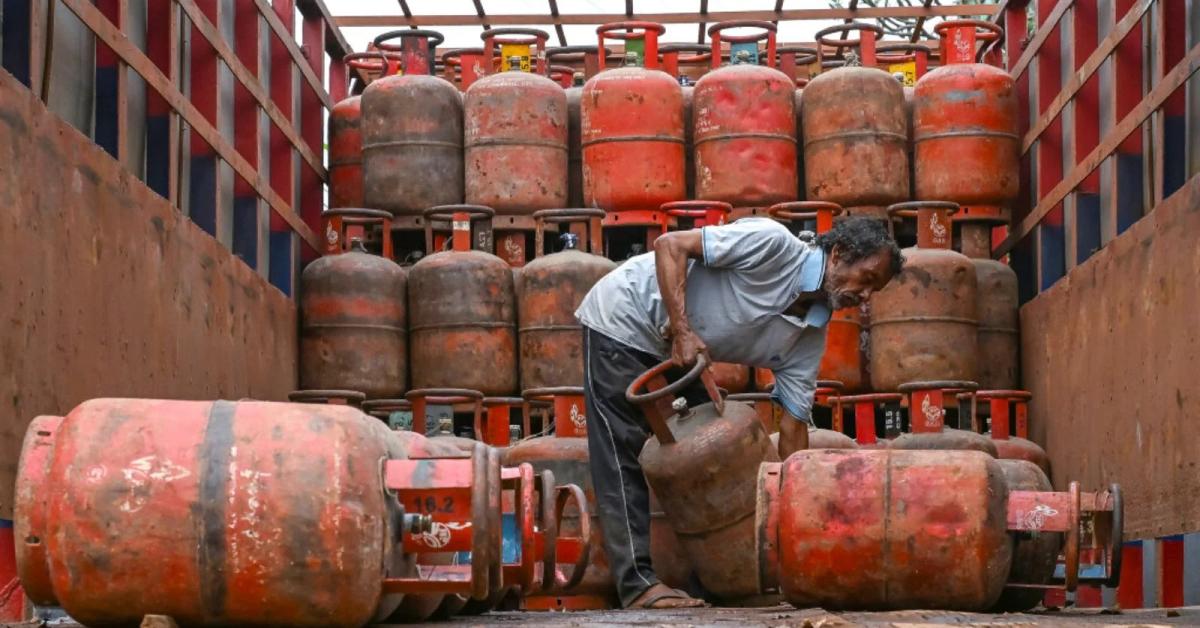 IT Firms Ask Employees to Carry Tiffins Amid LPG Shortage