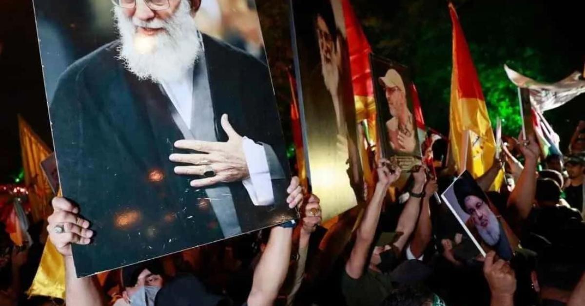 খামেনেইয়ের মৃ/ত্যুতে ইরানে শোকের স্রোত, প্রবাসীদের একাংশের উচ্ছ্বাস; ট্রাম্পের নীতির বিরুদ্ধেও বিক্ষোভ