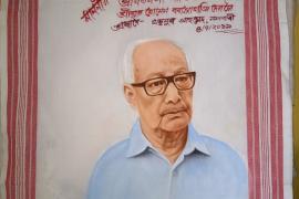 ছবি ভাল পোৱা এগৰাকী কৰ্মী ।