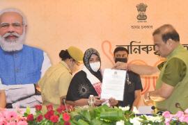 CM provides employment letter to family of Shahid 6 jawans on Assam border