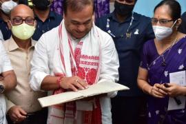 শিক্ষাৰ আদিপাঠ গ্ৰহণ কৰা যোৰহাট বাল্য ভৱন পৰিদৰ্শন কৰে মুখ্যমন্ত্ৰী হিমন্ত বিশ্ব শৰ্মাই