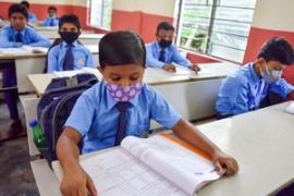 নৱম আৰু দশম শ্ৰেণীৰ পাঠ্যক্ৰমৰ প্ৰায় ৪০ শতাংশ হ্ৰাস কৰাৰ সিদ্ধান্ত