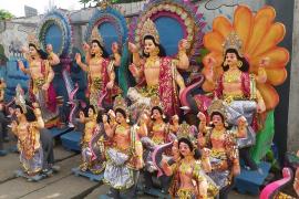 The people of the state are ready to welcome the world miner! Vishwakarma statue filled guwahati city market