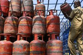 নতুন বছরে মূল্যবৃদ্ধির ধাক্কা: আজ থেকে LPG সিলিন্ডার ১১১ টাকা মহার্ঘ, কলকাতায় কত পড়ল দাম?