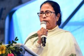 সাহিত্য অকাদেমি নিয়ে বাঙালি ‘বঞ্চনা’র অভিযোগ, কেন্দ্রকে নিশানা মমতার