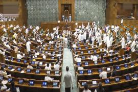 বিরোধীদের প্রতিবাদে থমকে গেল সংসদ, সোমবার পর্যন্ত মুলতুবি লোকসভা-রাজ্যসভা