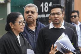 SIR पर ममता बनर्जी का आरोप: मतदाता सूची से मनमानी कटौती, CEC से मुलाकात के बाद EC पर पक्षपात का दावा