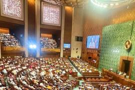 लोकसभा ने 8 कांग्रेस सांसदों को निलंबित किया, कुर्सी पर कागज फेंकने के आरोप में: सूची में कौन-कौन हैं?