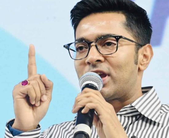 অভিষেক বন্দ্যোপাধ্যায়ও লিখলেন কবিতা, SIR ও মৃ/ত্যুর উপত্যকার ঘটনায় তীব্র বিরোধী স্বর