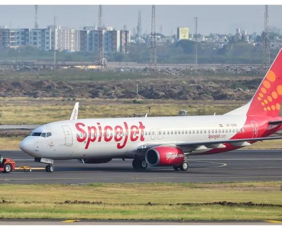 উড়ানের পরই ইঞ্জিনে ত্রুটি, দিল্লিতে জরুরি অবতরণ স্পাইসজেট বিমানের-১৫০ যাত্রী নিরাপদ